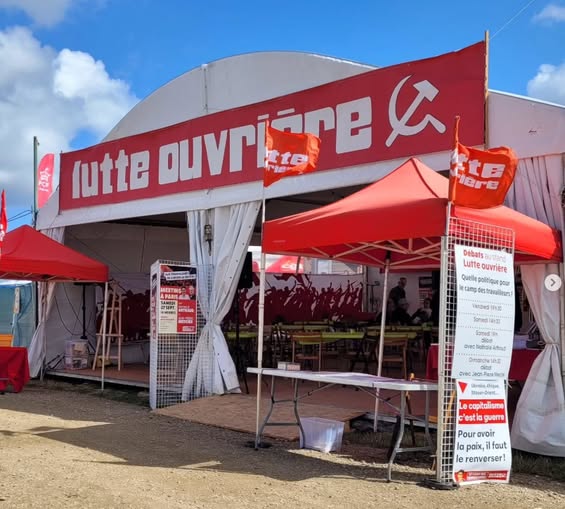 Stand de LO à la Fête de l'Huma.jpg
