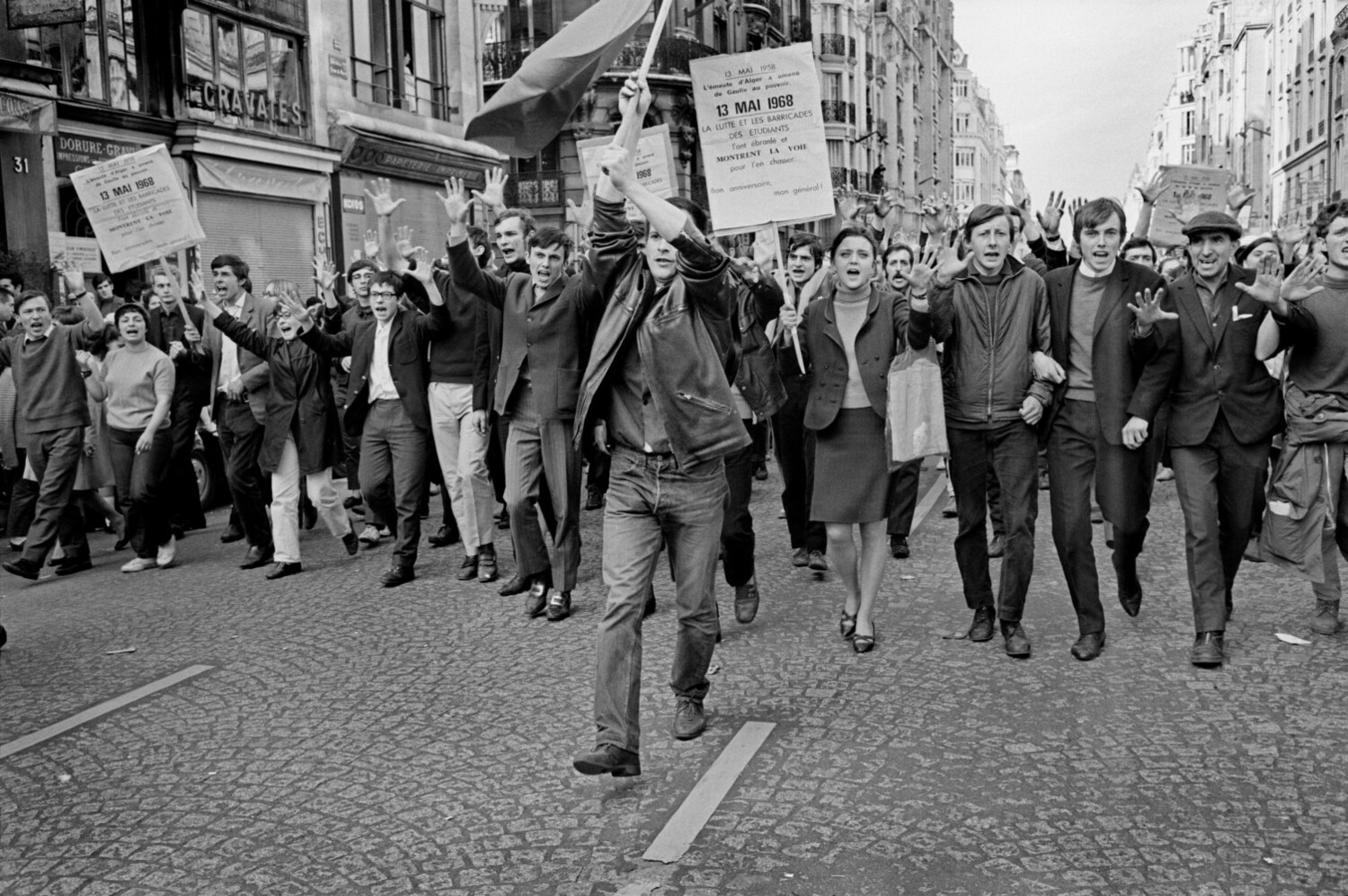 13_mai_1968_rue_beaubourg.jpg