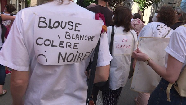 Blouse blanche Colère noire.jpg